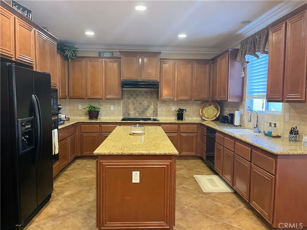 4112 Ballantree Lake Elsinore, CA 92530