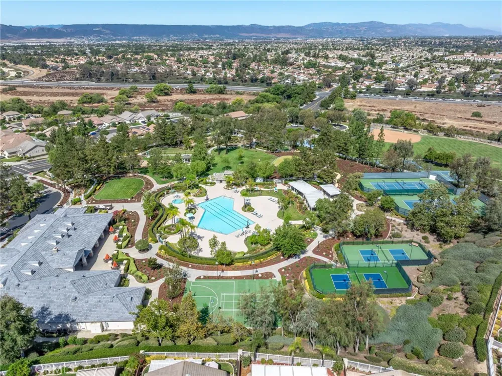30102 Iron Horse Murrieta, CA 92563
