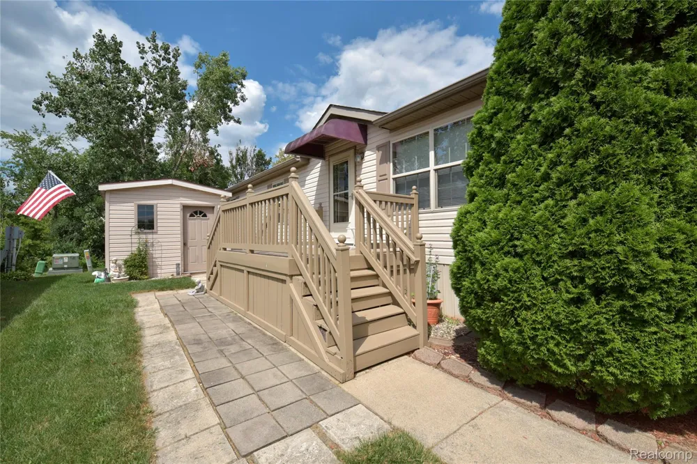 2147 Zack Ridge Drive Berlin Charter Township, MI 48166