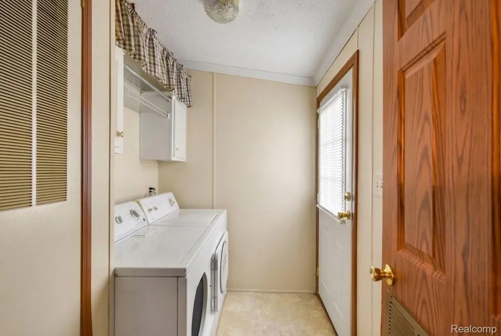 2147 Zack Ridge Drive Berlin Charter Township, MI 48166