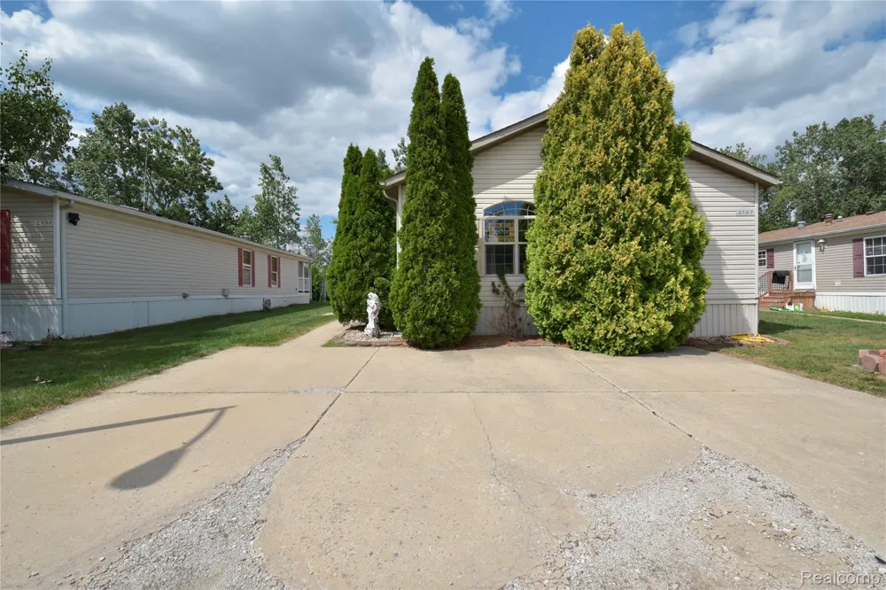 2147 Zack Ridge Drive Berlin Charter Township, MI 48166