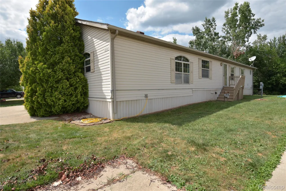 2147 Zack Ridge Drive Berlin Charter Township, MI 48166