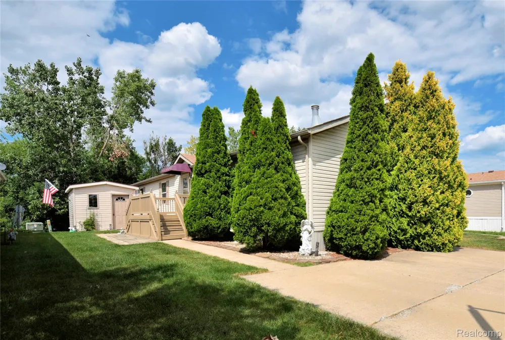 2147 Zack Ridge Drive Berlin Charter Township, MI 48166