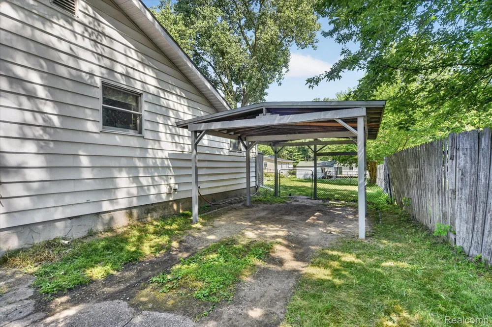521 E Paulson Street Lansing City, MI 48906