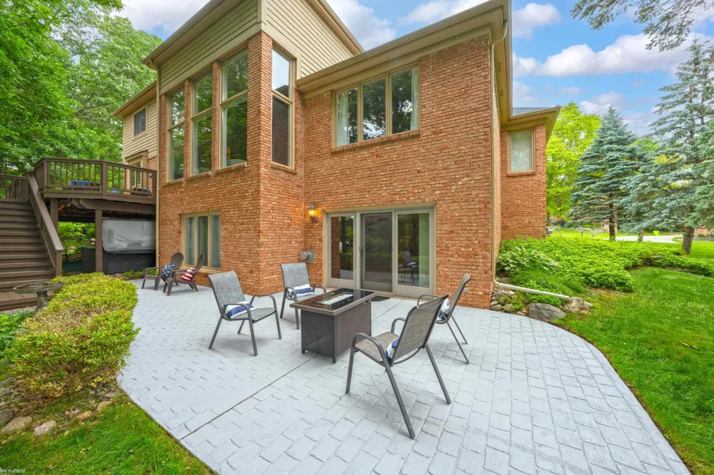 4896 Brookside Lane Washington Township, MI 48094