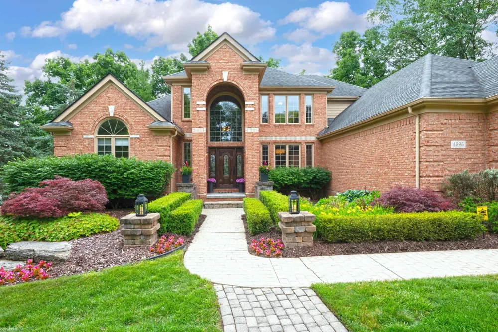 4896 Brookside Lane Washington Township, MI 48094