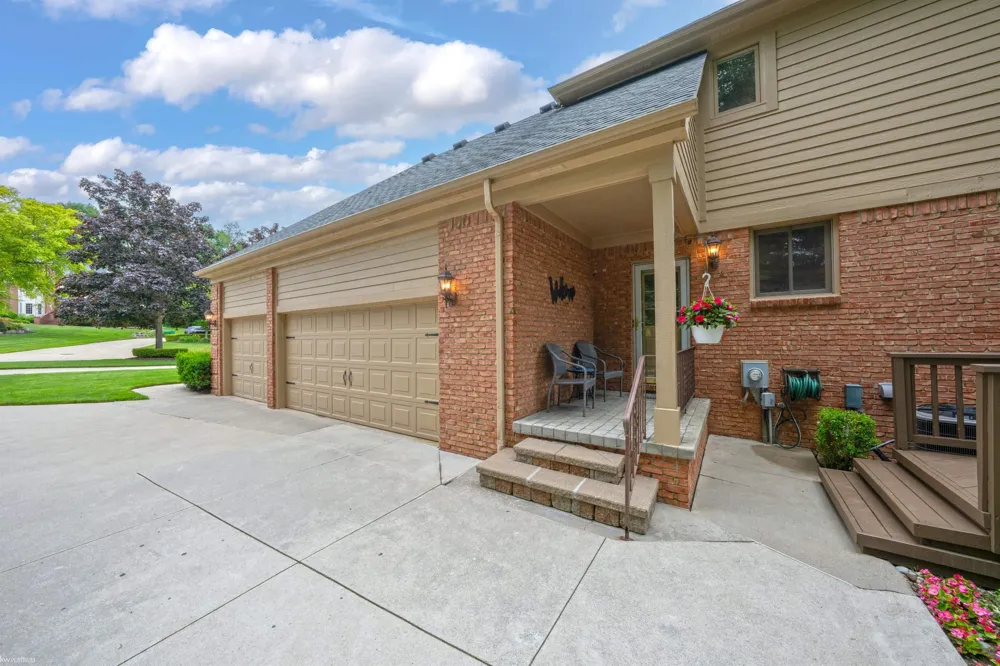 4896 Brookside Lane Washington Township, MI 48094