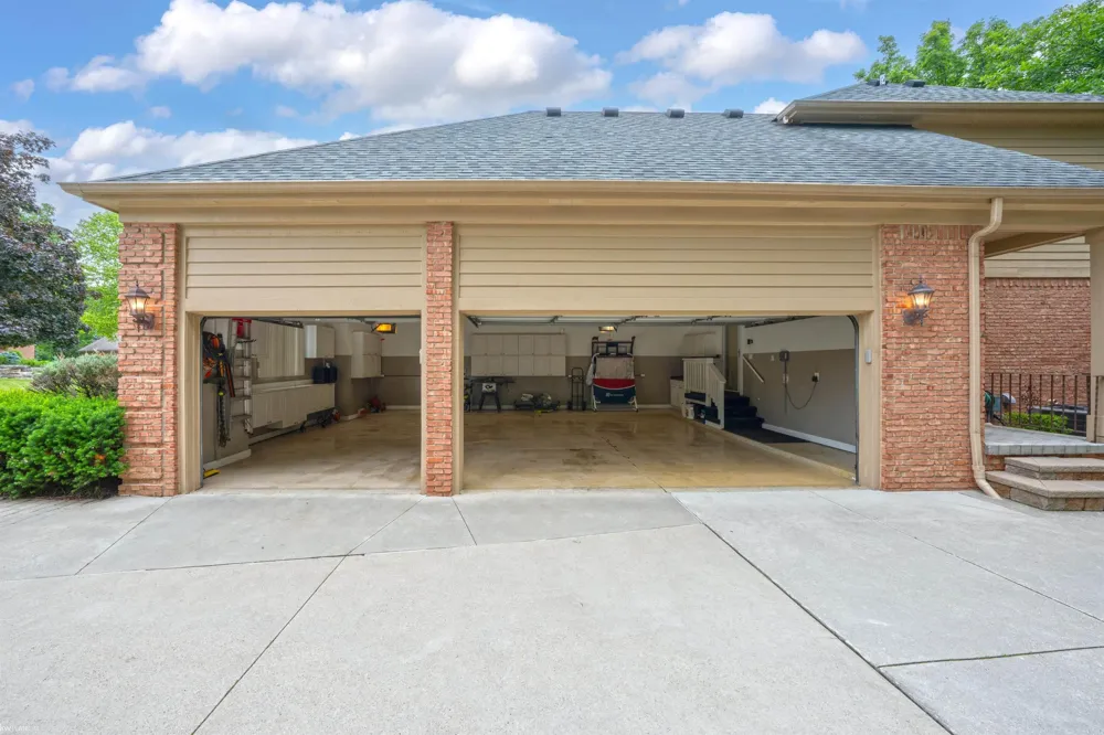 4896 Brookside Lane Washington Township, MI 48094