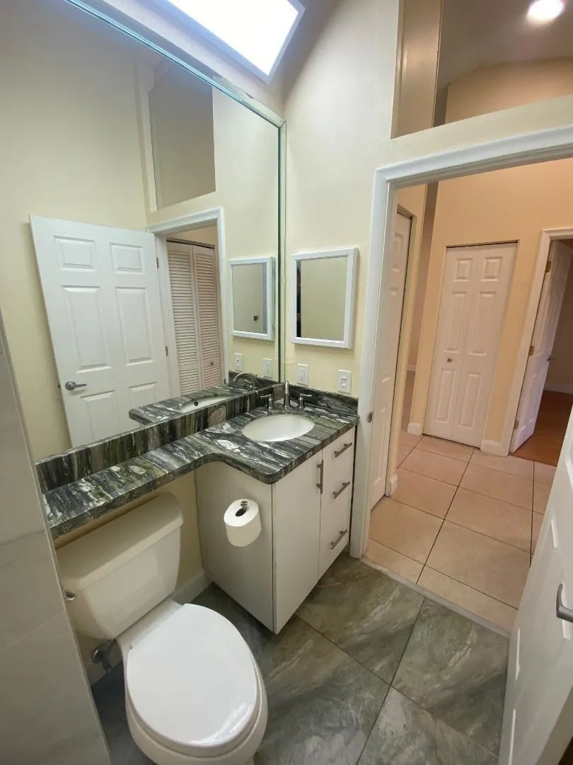 3090 S OAKLAND FOREST DRIVE #1901 Oakland Park, FL 33309