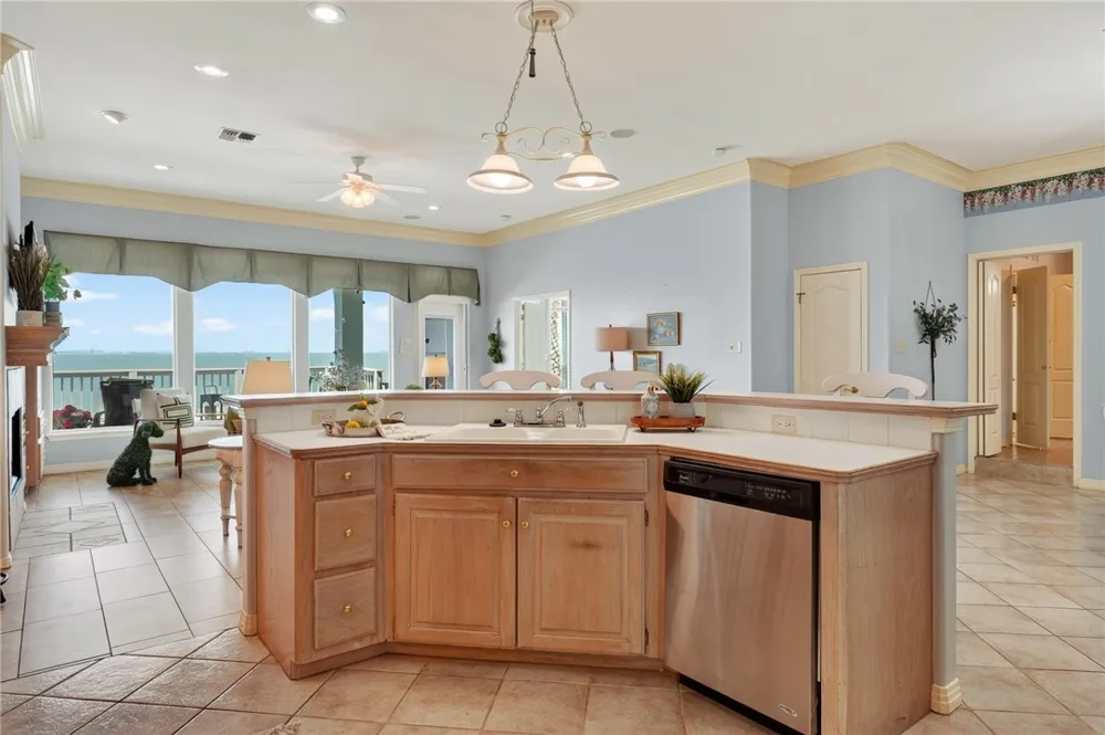 1347 W Bayview Drive Portland, TX 78374