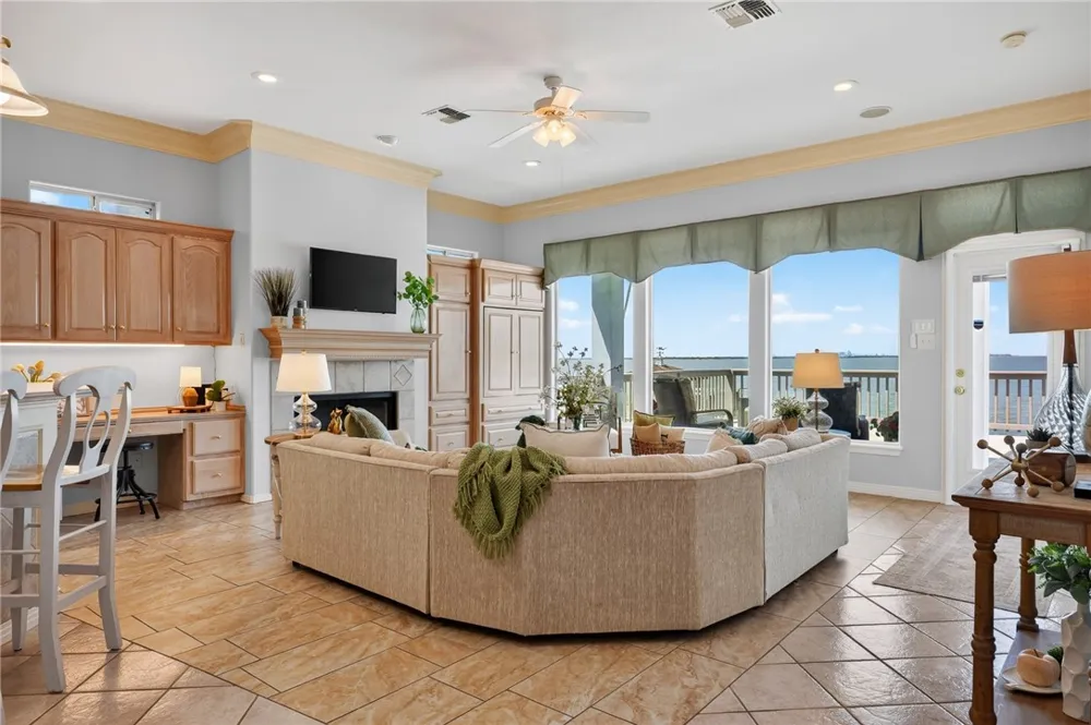 1347 W Bayview Drive Portland, TX 78374