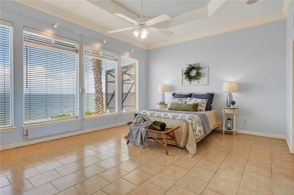 1347 W Bayview Drive Portland, TX 78374