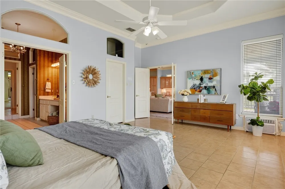 1347 W Bayview Drive Portland, TX 78374