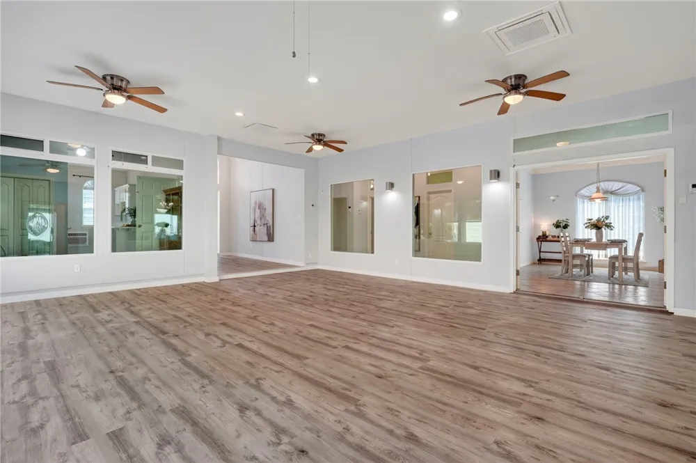 1347 W Bayview Drive Portland, TX 78374