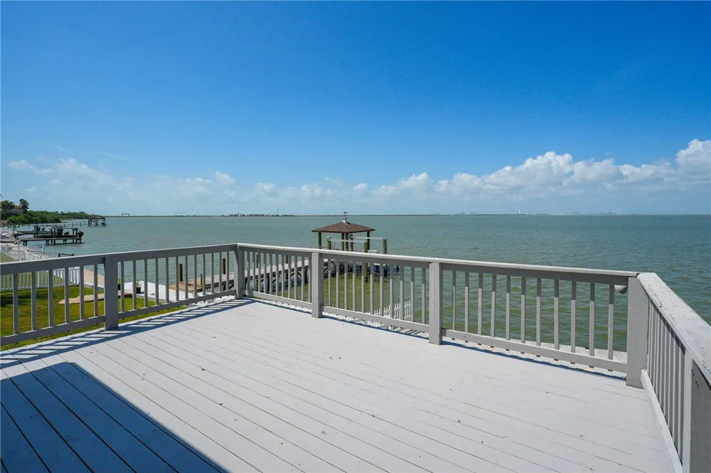 1347 W Bayview Drive Portland, TX 78374