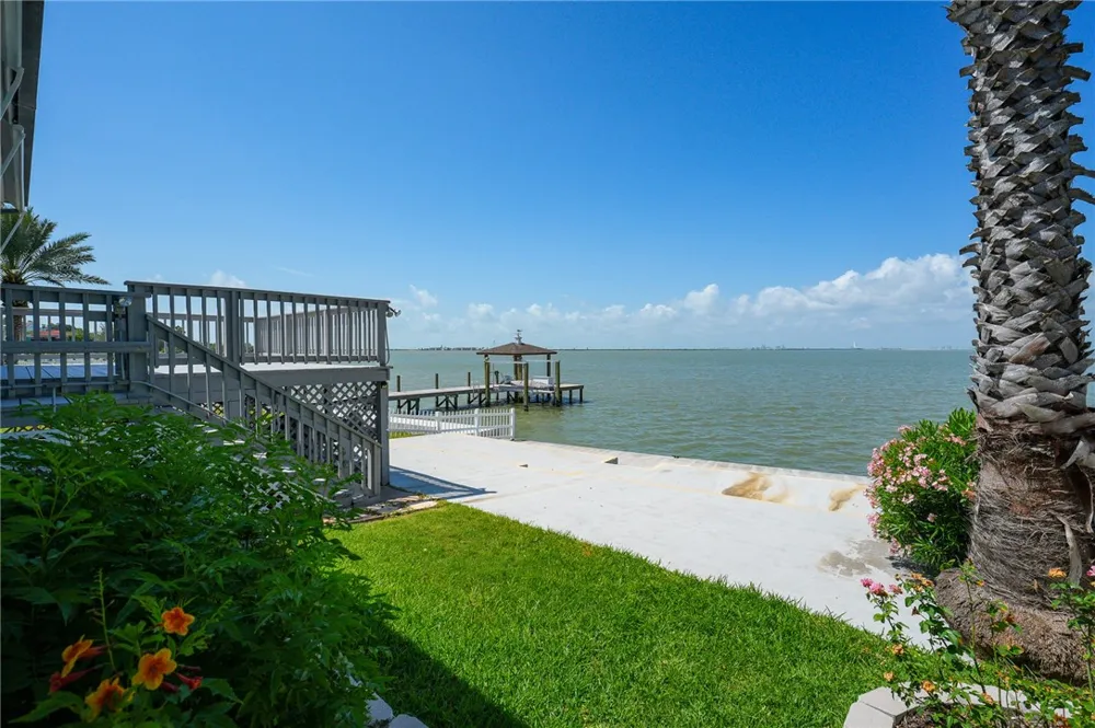 1347 W Bayview Drive Portland, TX 78374