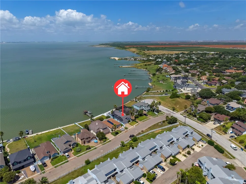 1347 W Bayview Drive Portland, TX 78374