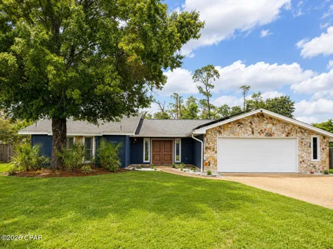 3015 Longwood Circle