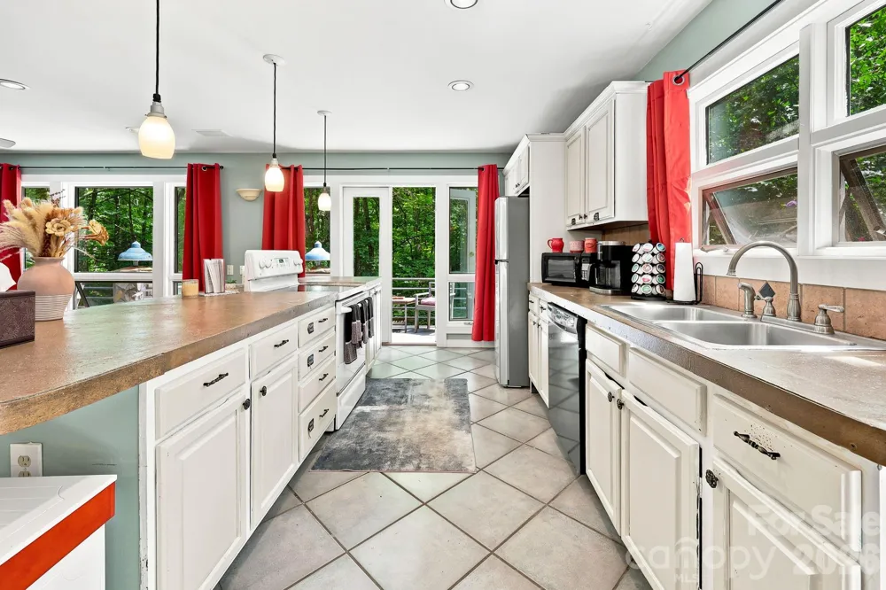 146 Chestnut Walk Drive Waynesville, NC 28786
