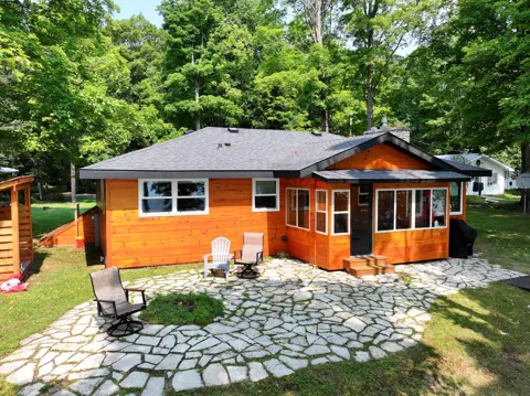 154 W Camp Lake Rd