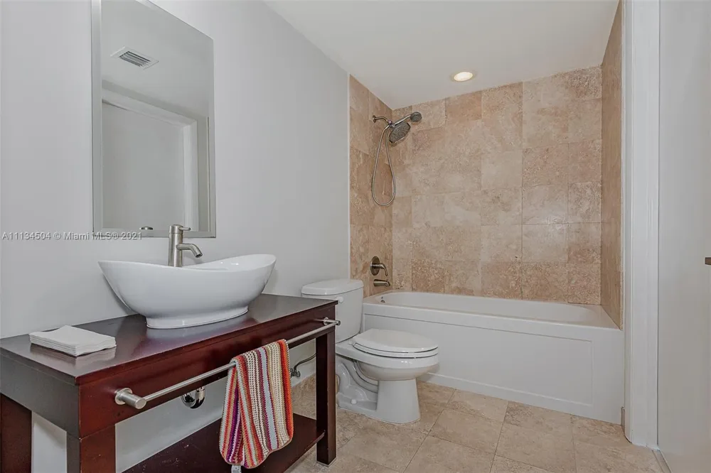 350 S MIAMI AVENUE #3711 Miami, FL 33130
