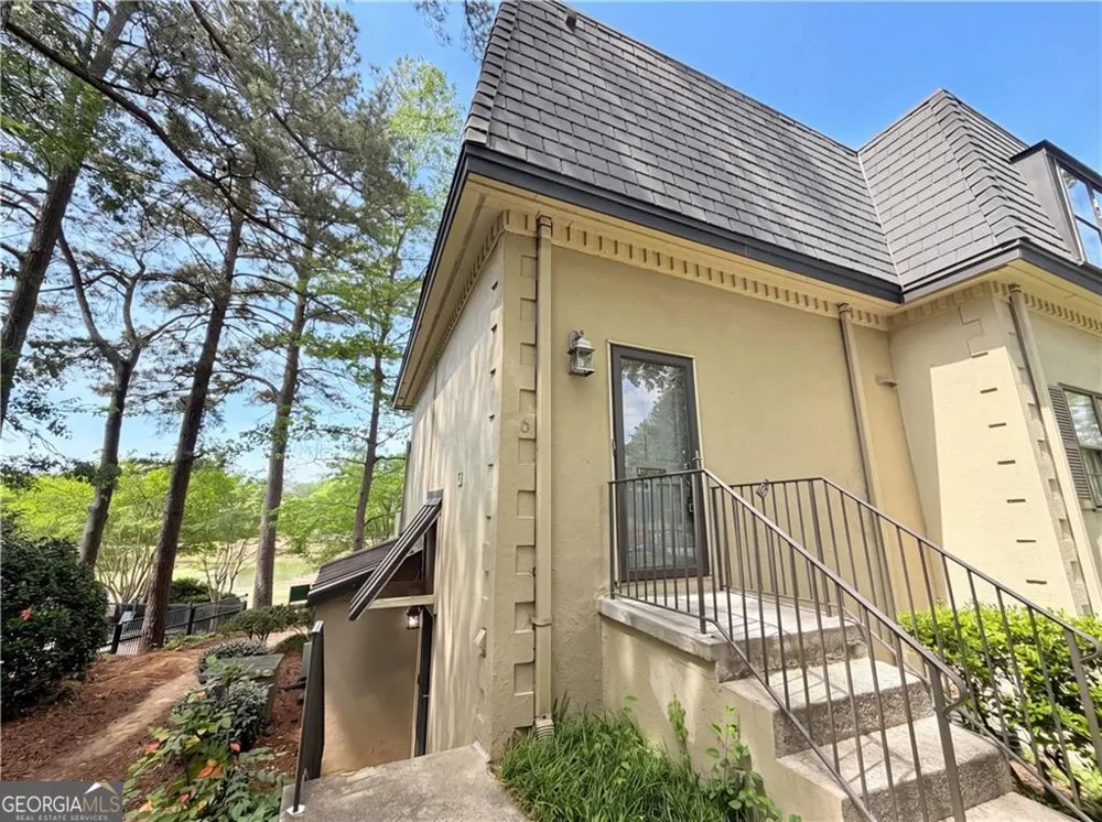 27 Chaumont SQ NW Atlanta, GA 30327