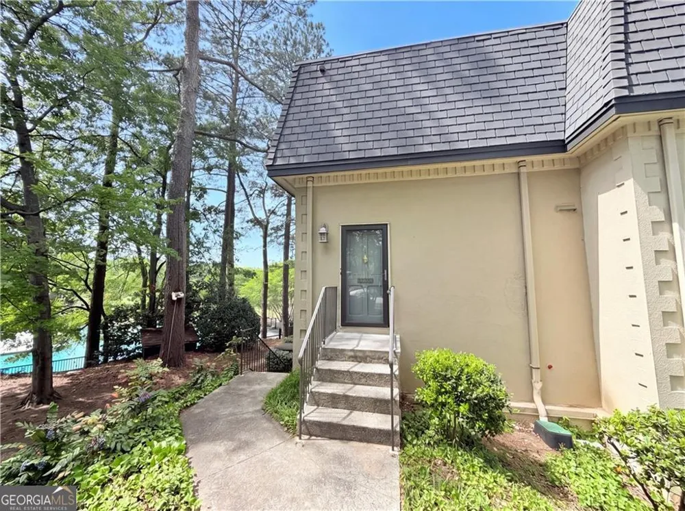 27 Chaumont SQ NW Atlanta, GA 30327