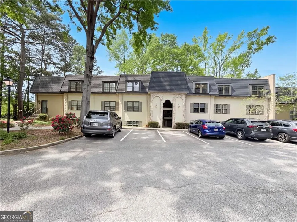 27 Chaumont SQ NW Atlanta, GA 30327