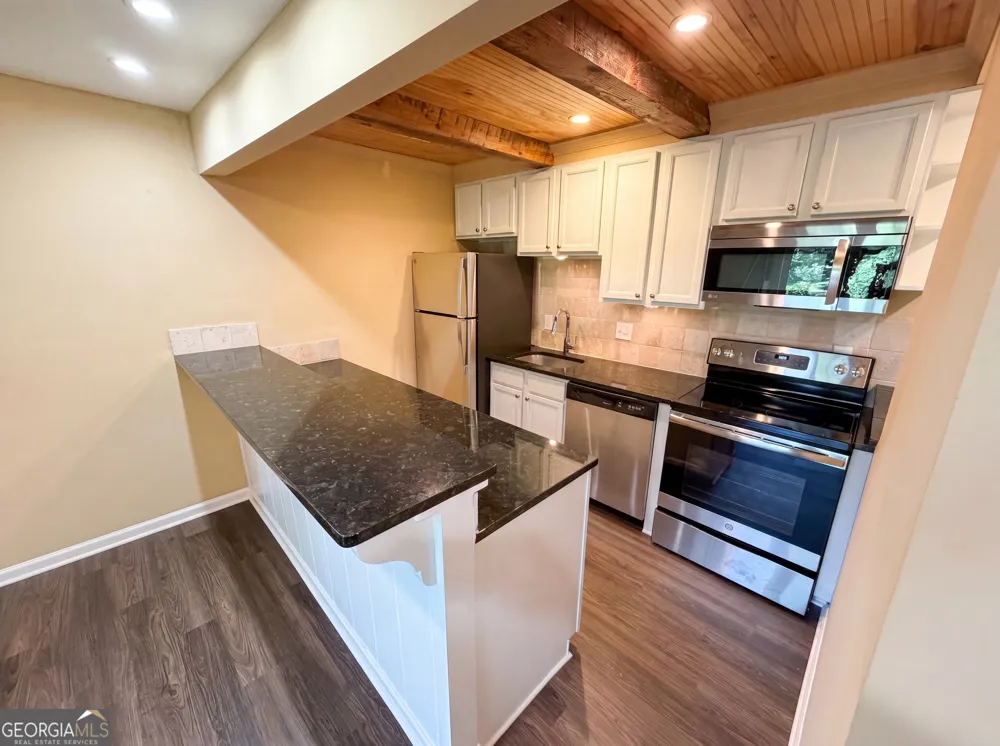 27 Chaumont SQ NW Atlanta, GA 30327