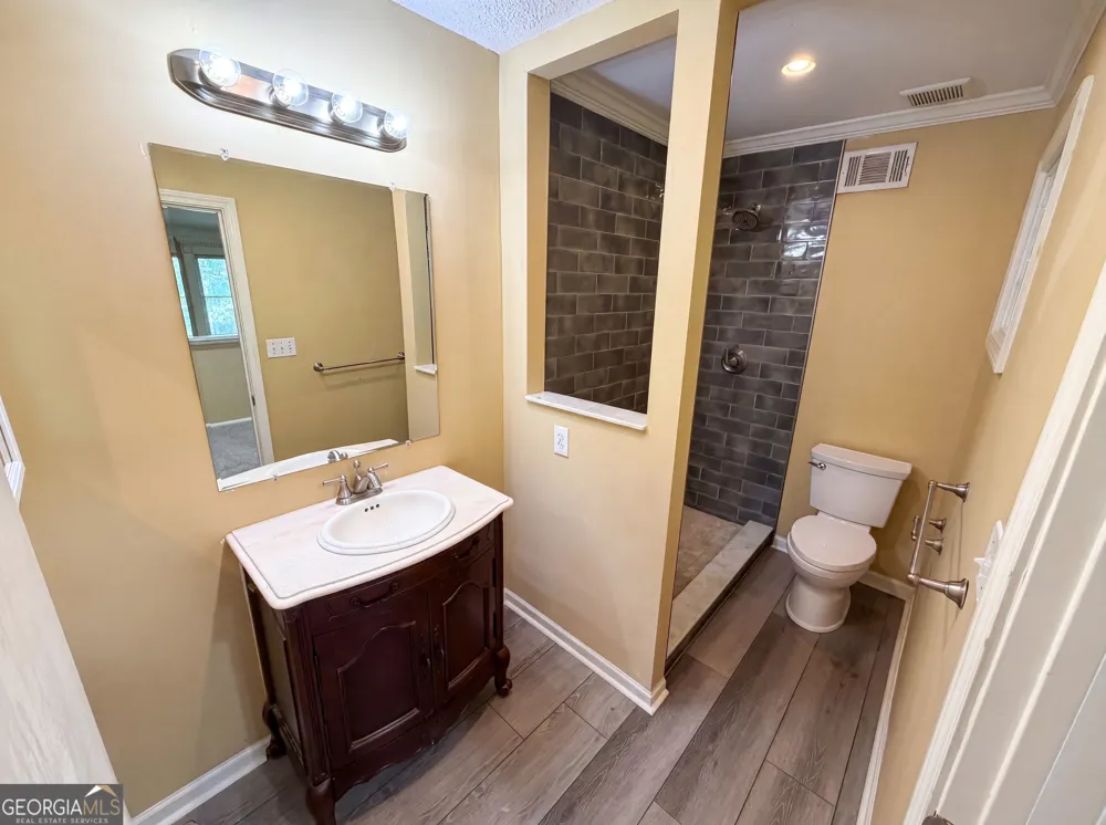 27 Chaumont SQ NW Atlanta, GA 30327