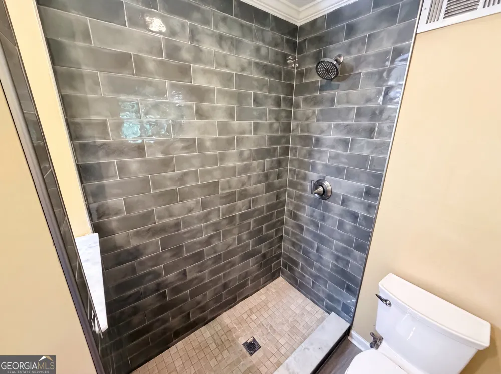 27 Chaumont SQ NW Atlanta, GA 30327
