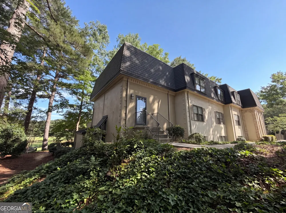 27 Chaumont SQ NW Atlanta, GA 30327