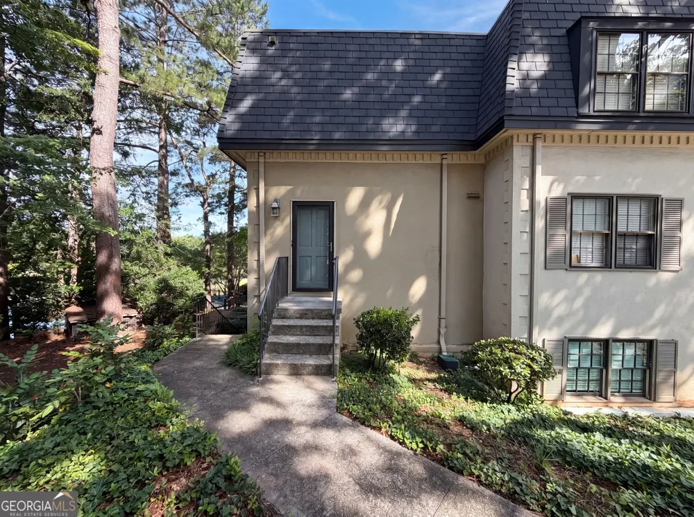 27 Chaumont SQ NW Atlanta, GA 30327