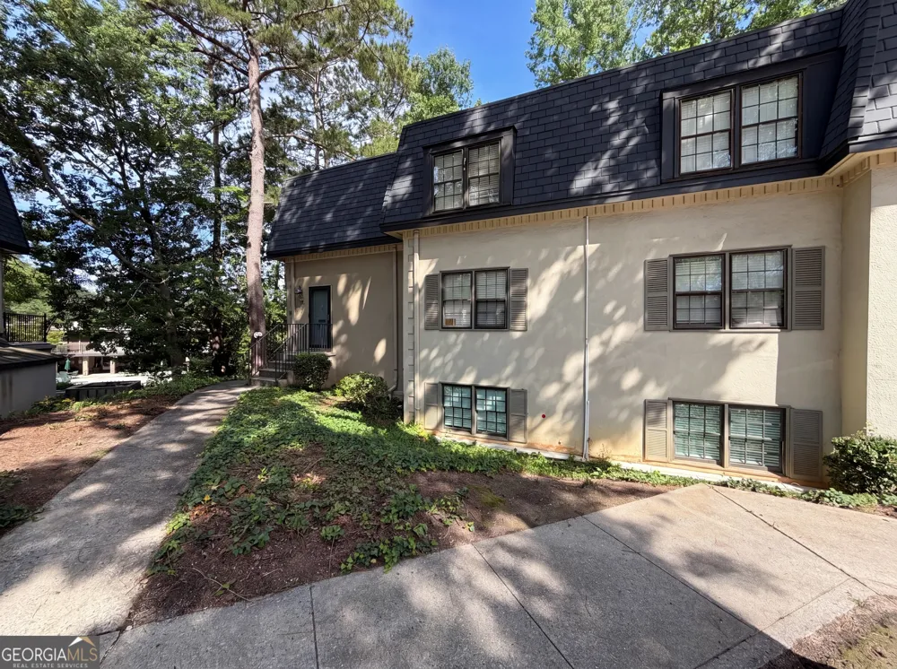 27 Chaumont SQ NW Atlanta, GA 30327