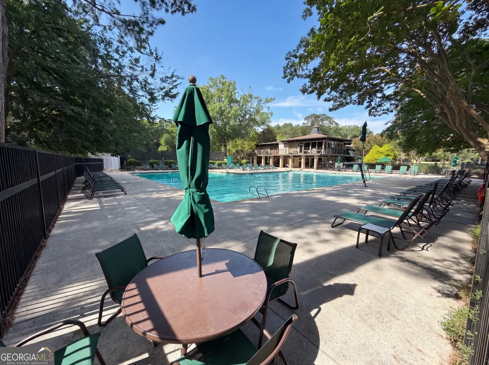 27 Chaumont SQ NW Atlanta, GA 30327