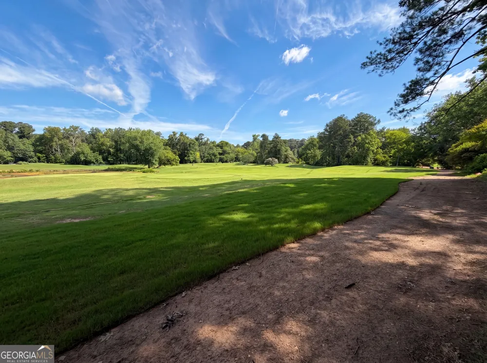 27 Chaumont SQ NW Atlanta, GA 30327