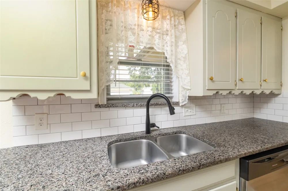 239 S Pine Street Muenster, TX 76252