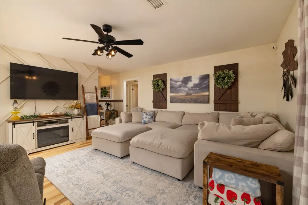 239 S Pine Street Muenster, TX 76252