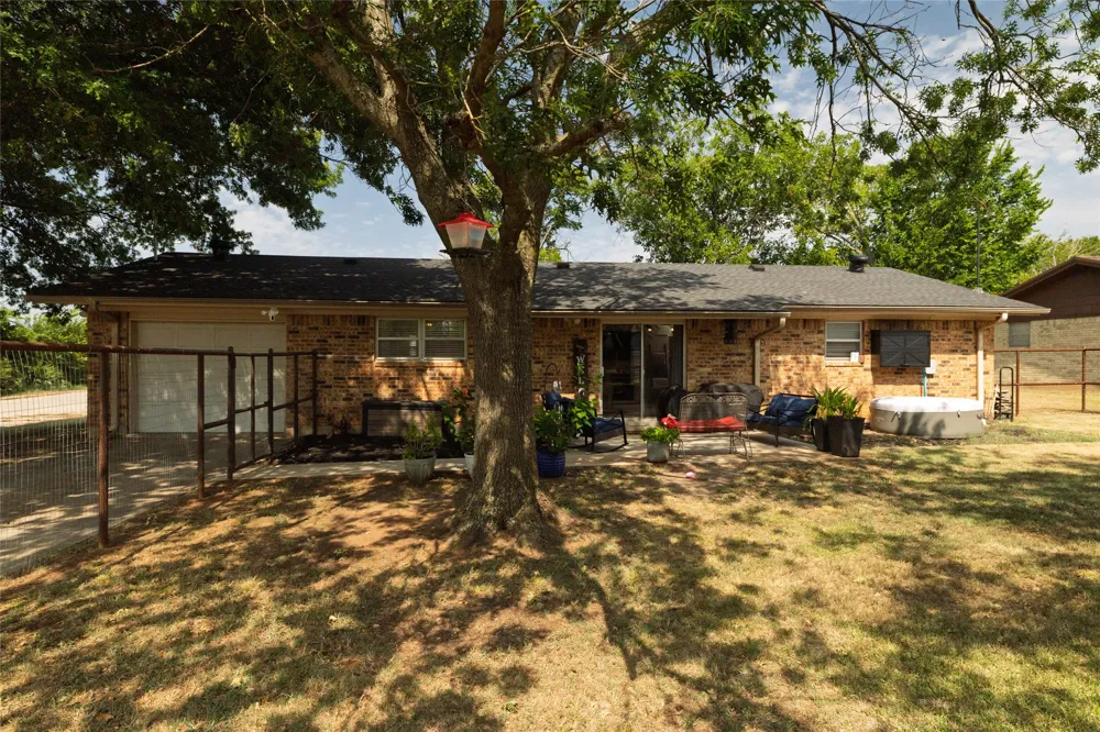 239 S Pine Street Muenster, TX 76252