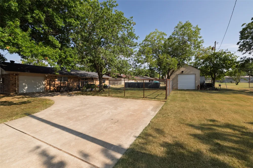 239 S Pine Street Muenster, TX 76252