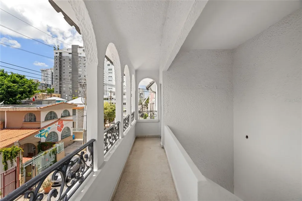 107 TAFT #5 San Juan, PR 00911