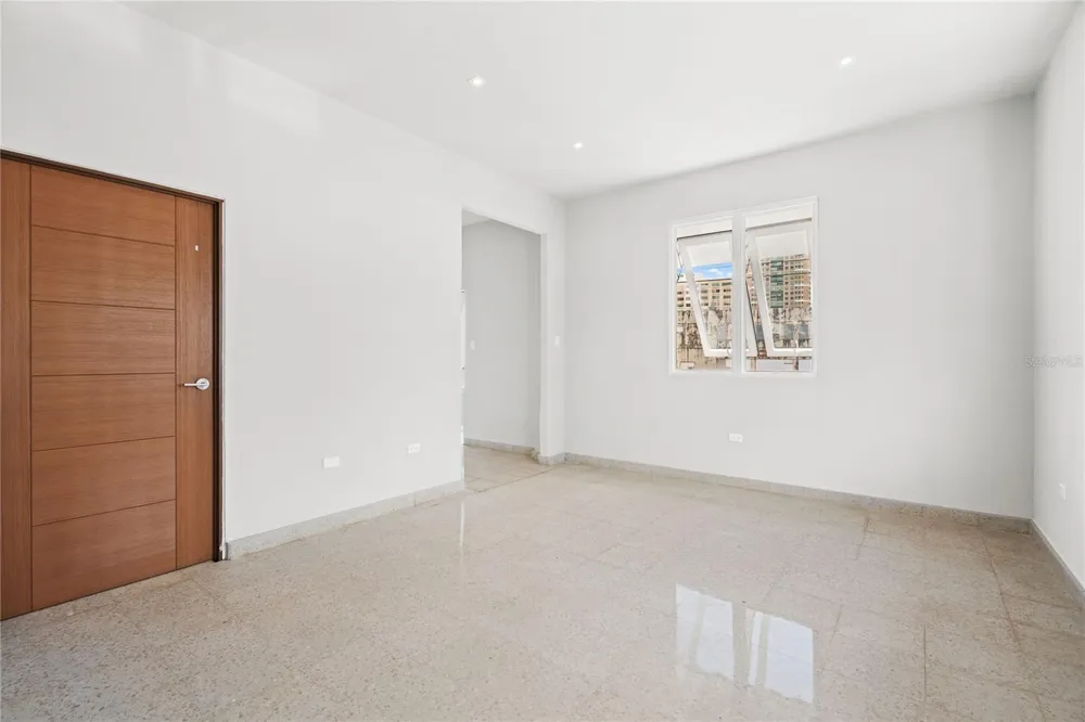 107 TAFT #5 San Juan, PR 00911