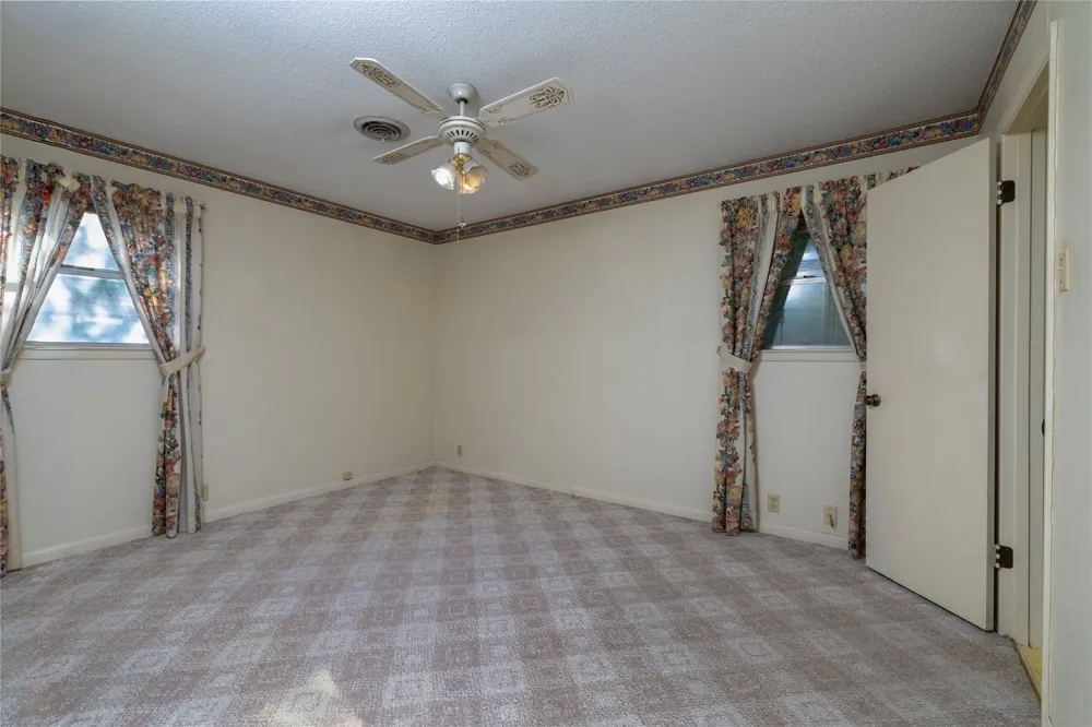 2002 Redbud Road Gainesville, TX 76240