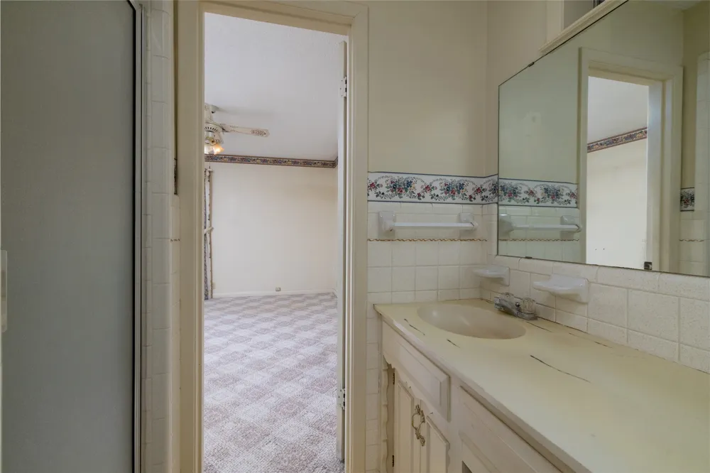 2002 Redbud Road Gainesville, TX 76240