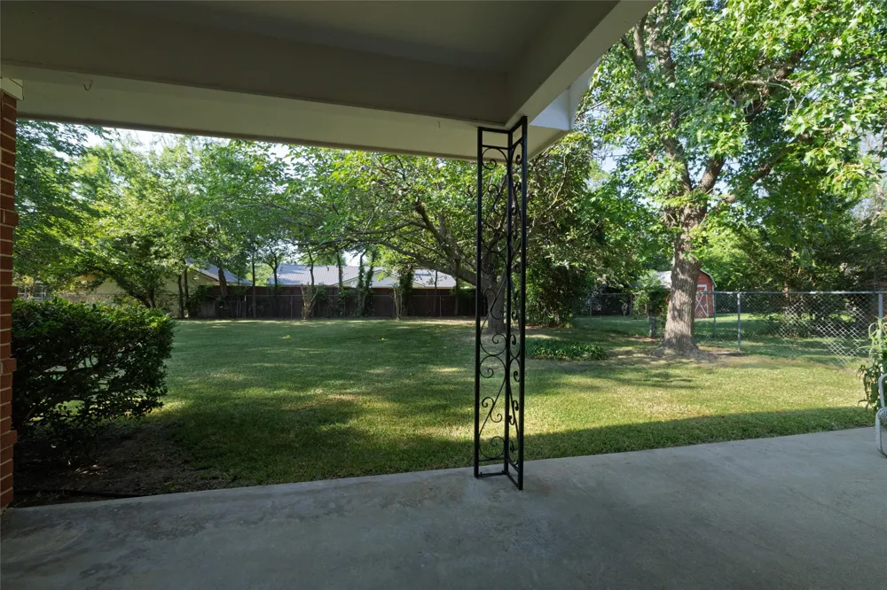2002 Redbud Road Gainesville, TX 76240