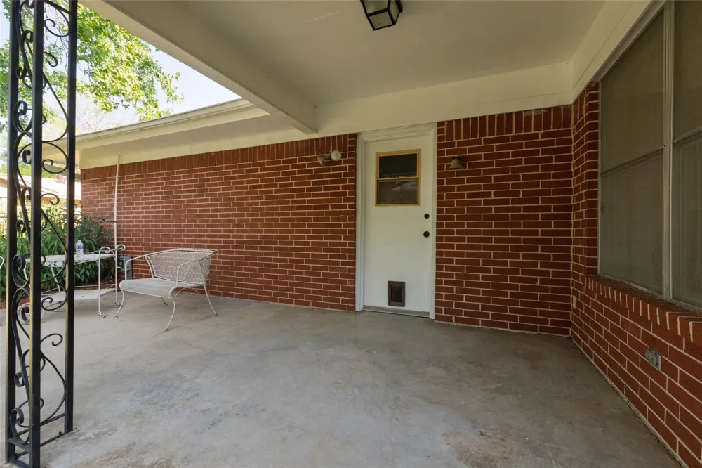 2002 Redbud Road Gainesville, TX 76240