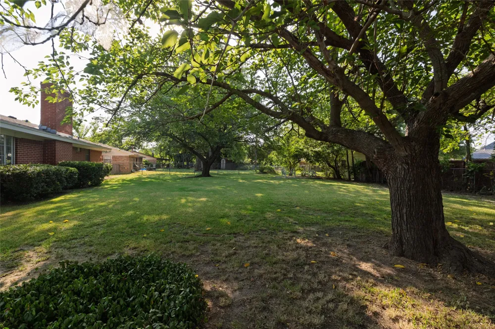 2002 Redbud Road Gainesville, TX 76240