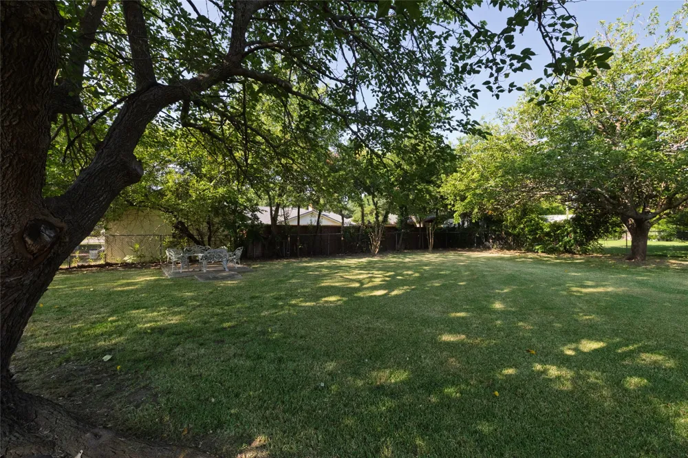 2002 Redbud Road Gainesville, TX 76240