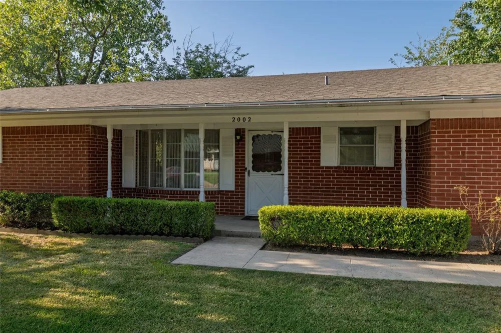 2002 Redbud Road Gainesville, TX 76240