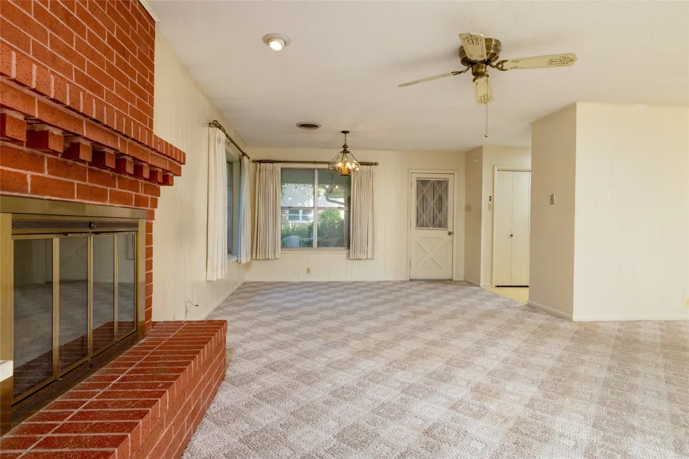 2002 Redbud Road Gainesville, TX 76240